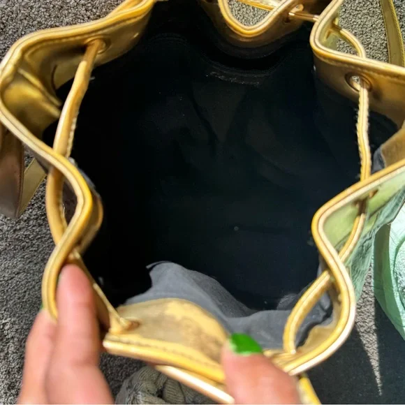 Château Vintage Leather Bucket Bag Lion Medallion - Picture 10 of 17